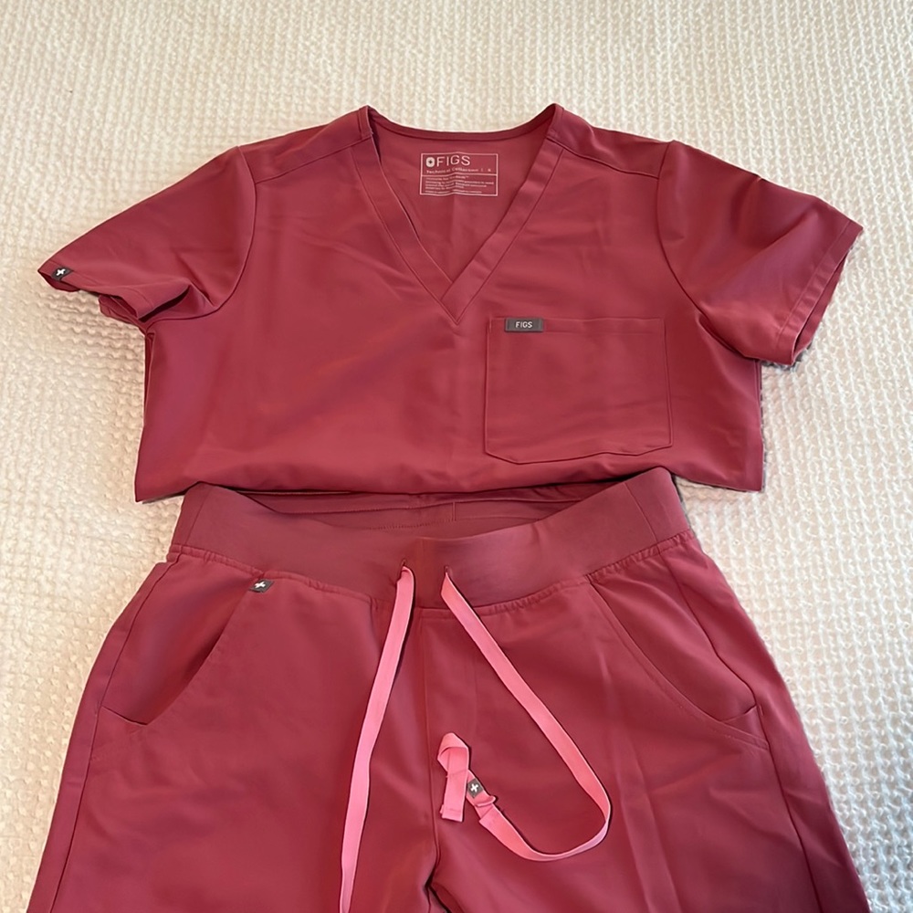 FIGS BCA Pink Scrub Set